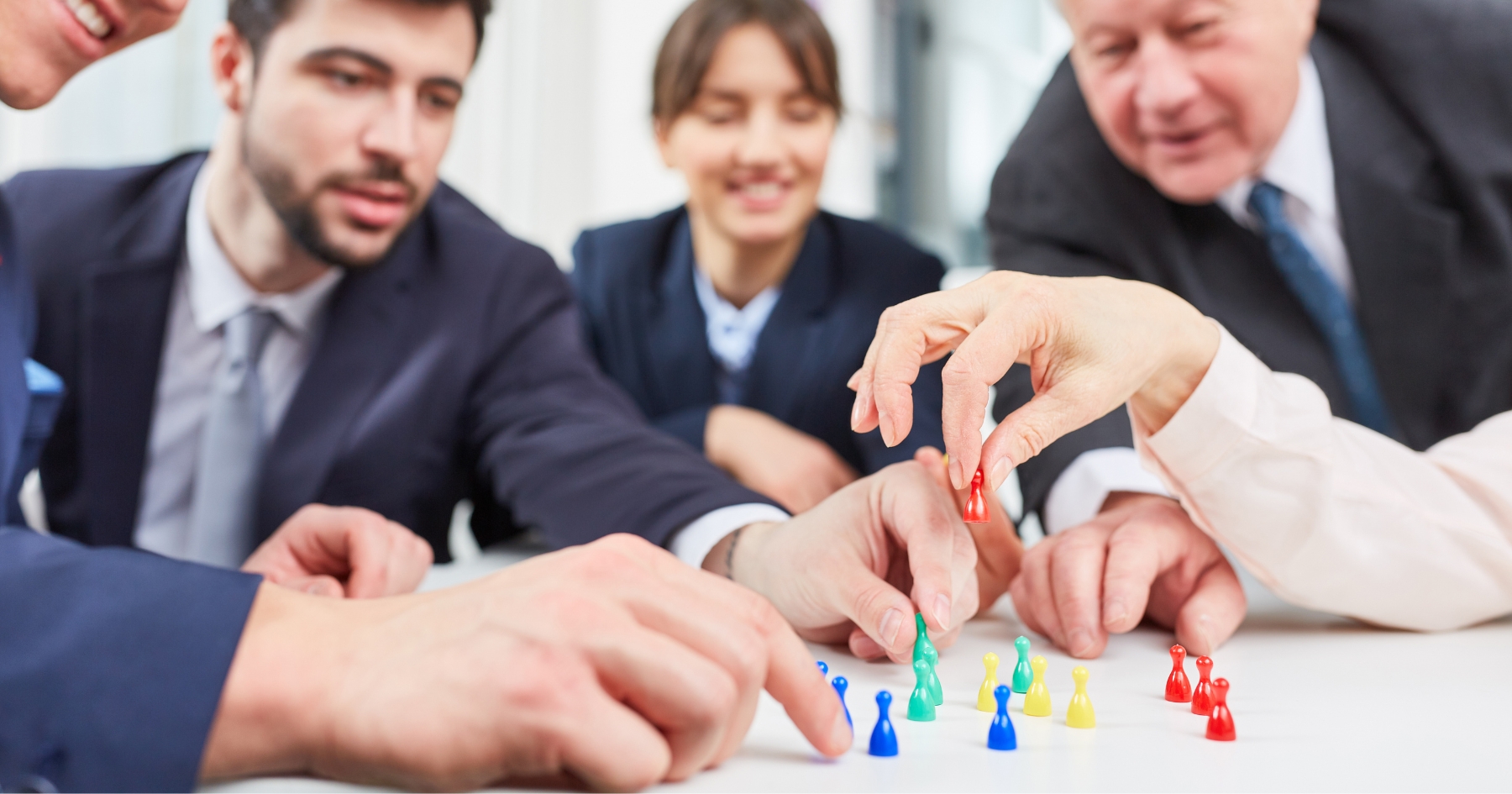 Cómo los juegos de teambuilding fomentan la colaboración entre los miembros del equipo